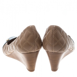 مملوكة مسبقًا Tory Burch Beige/Black Leather Claremont Cap Toe Wedge Sandals Size 38.5