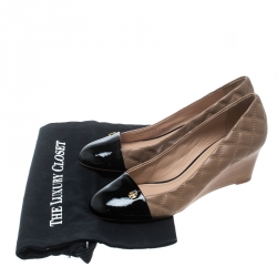 مملوكة مسبقًا Tory Burch Beige/Black Leather Claremont Cap Toe Wedge Sandals Size 38.5