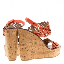 مملوكة مسبقًا Tory Burch Coral Red Perforated Leather Daisy Cork Wedge Sandals Size 39.5
