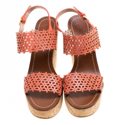 مملوكة مسبقًا Tory Burch Coral Red Perforated Leather Daisy Cork Wedge Sandals Size 39.5