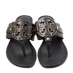 Pre Owned صندل بإصبع توري برش فلات جلد أسود مقاس 35.5