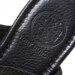 Pre Owned صندل بإصبع توري برش فلات جلد أسود مقاس 35.5