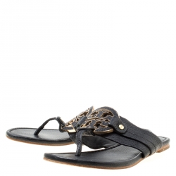 Pre Owned صندل بإصبع توري برش فلات جلد أسود مقاس 35.5