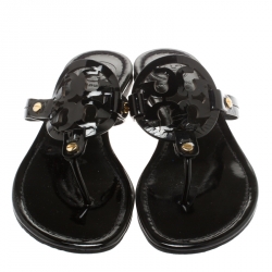 Pre Owned صندل بإصبع توري برش فلات مي لر جلد أسود مقاس 38.5