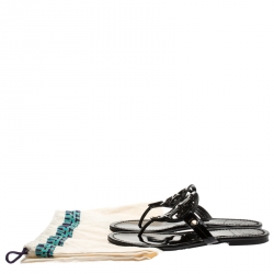 Pre Owned صندل بإصبع توري برش فلات ميلر جلد أسود مقاس 38.5