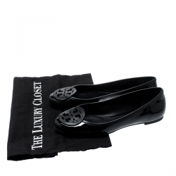 Pre Owned حذاء فلات باليه توري برش لويزا مايكرو جلد لامع أسود مقاس 36