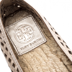 مملوكة مسبقًا Tory Burch Metallic Dull Gold Laser Cut Leather Logo Thatched Espadrille Flats Size 40