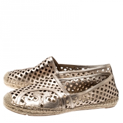 مملوكة مسبقًا Tory Burch Metallic Dull Gold Laser Cut Leather Logo Thatched Espadrille Flats Size 40