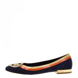 Pre Owned حذاء فلات باليه توري برش مقدمة مربعة شعار جلد لامع وسويدي ثلاثي اللون مقاس 38.5