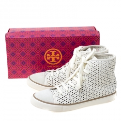 Pre Owned حذاء رياضي توري برش جلد أبيض مثقب بعنق درتفع مقاس 38.5