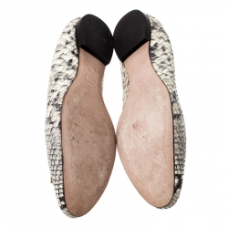 Pre Owned حذاء باليرينا فلات توري بورش ريفا جلد ثعبان بارز ثنائي اللون مقاس 37.5