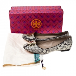 Pre Owned حذاء باليرينا فلات توري بورش ريفا جلد ثعبان بارز ثنائي اللون مقاس 37.5