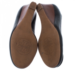 مملوكة مسبقًا Tory Burch Black Leather Sophie Wedge Pumps Size 36