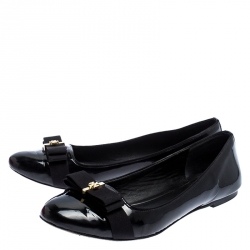 Pre Owned حذاء باليرينا فلات توري برش ترودي جل أسود لامع مقاس 39.5