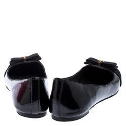 Pre Owned حذاء باليرينا فلات توري برش ترودي جل أسود لامع مقاس 39.5