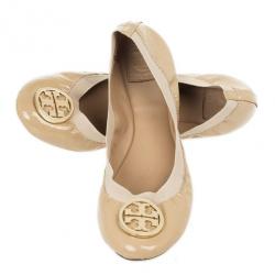مملوكة مسبقًا Tory Burch Nude Patent Caroline Ballet Flats Size 41.5