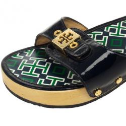 مملوكة مسبقًا Tory Burch Blue Patent Leather Dixon Clogs Slides Size 38