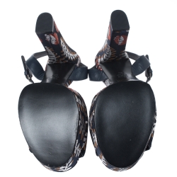 مملوكة مسبقًا صندل توري برش سيور كاحل نعل سميك قماش بروكادي متعدد الألوان مقاس 39