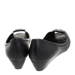 Pre Owned حذاء فلات باليه توري برش مقدمة مفتوحة ريفا جلد لامع أسود مقاس 41