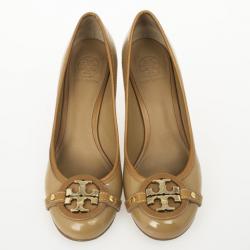 Pre Owned Tory Burch Beige Patent Aaden Logo Pumps Size 39.5