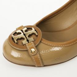 Pre Owned Tory Burch Beige Patent Aaden Logo Pumps Size 39.5
