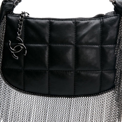 Pre Owned حقييبة شانيل جلد أسود مبطن بسلسلة شراشيب.