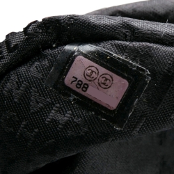 Pre Owned حقييبة شانيل جلد أسود مبطن بسلسلة شراشيب.