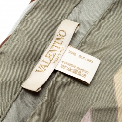 مملوكة مسبقًا وشاح فالنتينو نيتيف كوتور حرير مخطط ألوان فاتحة طباعة ماسية مربع