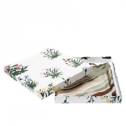 مملوكة مسبقًا وشاح فالنتينو نيتيف كوتور حرير مخطط ألوان فاتحة طباعة ماسية مربع