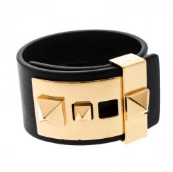 مملوكة مسبقًا Valentino Black Leather B Rockstud Wide Bracelet