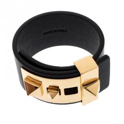 مملوكة مسبقًا Valentino Black Leather B Rockstud Wide Bracelet