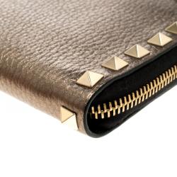 Pre Owned Valentino Gun Metal Leather Rockstud Zip Around Wallet