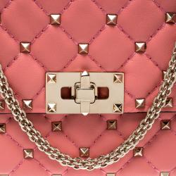 مملوكة مسبقًا Valentino Paradise Rose Quilted Soft Leather Rockstud Spike Chain Clutch Bag