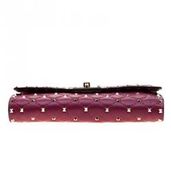 مملوكة مسبقًا Valentino Camelia Quilted Leather Rockstud Spike Chain Clutch Bag