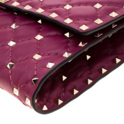 مملوكة مسبقًا Valentino Camelia Quilted Leather Rockstud Spike Chain Clutch Bag
