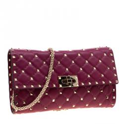 مملوكة مسبقًا Valentino Camelia Quilted Leather Rockstud Spike Chain Clutch Bag