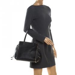 Pre Owned Valentino Black Leather Rockstud Tote