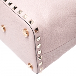 Pre Owned Valentino Powder Pink Leather Small Rockstud Bucket Bag