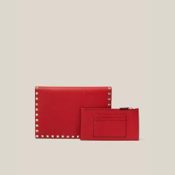 مملوكة مسبقًا Valentino Garavani Red Rockstud Leather Clutch