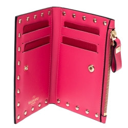 مملوكة مسبقًا محفظة فالنتينو ثنائية الطية مرصعة جلد وردي