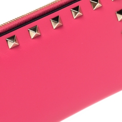 مملوكة مسبقًا محفظة فالنتينو ثنائية الطية مرصعة جلد وردي