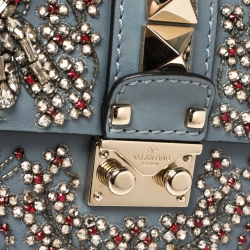 مملوكة مسبقًا حقيبة فالنتينو قلاب قفل غليم روكستد كتل لونية ميني جلد متعددة الألوان