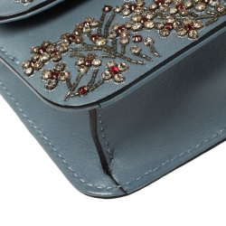 مملوكة مسبقًا حقيبة فالنتينو قلاب قفل غليم روكستد كتل لونية ميني جلد متعددة الألوان