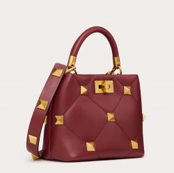 مملوكة مسبقًا Valentino Red Quilted Leather Roman Stud Top Handle Bag