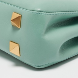 مملوكة مسبقًا Valentino Mint Green Leather Stud Shoulder Bag