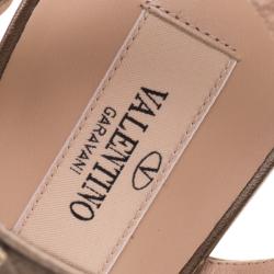Pre Owned Valentino Beige Calf Hair and Leather Fucile Al Campion Rockstud Sandals Size 38.5