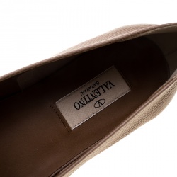 مملوكة مسبقًا Valentino Beige Woven Leather Floral Embellished Espadrilles Size 37