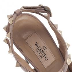 مملوكة مسبقًا صندل فالنتينو ترصيعات روكستاد جلد أسود وبيج مقاس 36