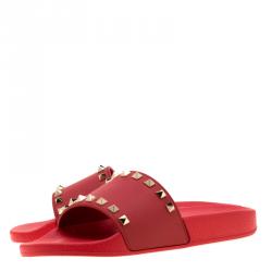 مملوكة مسبقًا Valentino Rosso Rubber Rockstud Flat Slides Size 40
