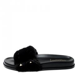 مملوكة مسبقًا حذاء سلايدز فالنتينو فلات مايكروستد مينك جلد نابا أسود مقاس 39.5